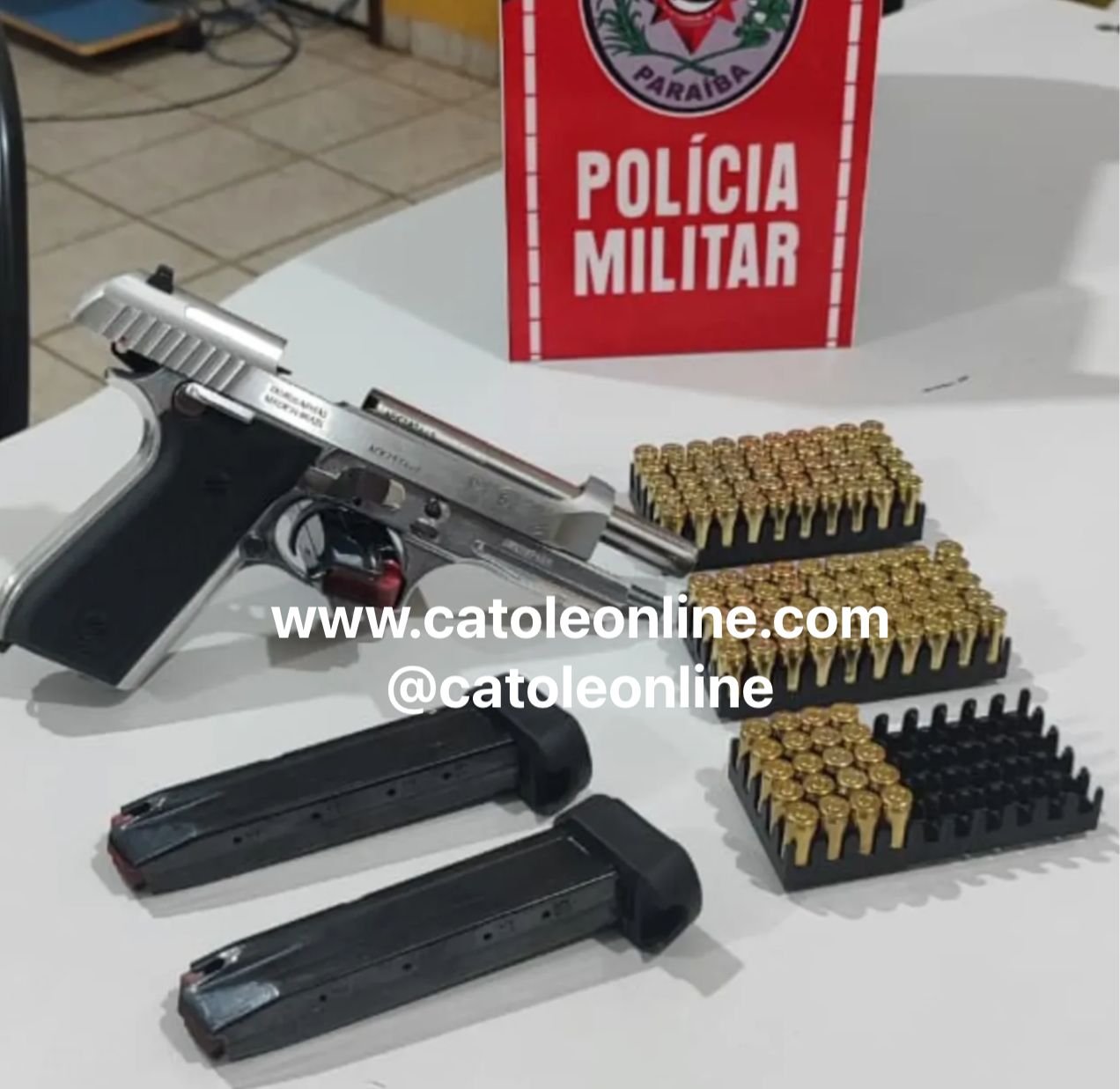 PM apreende arma e mais de 100 munições enquanto o dono tomava uma em Catolé do Rocha
